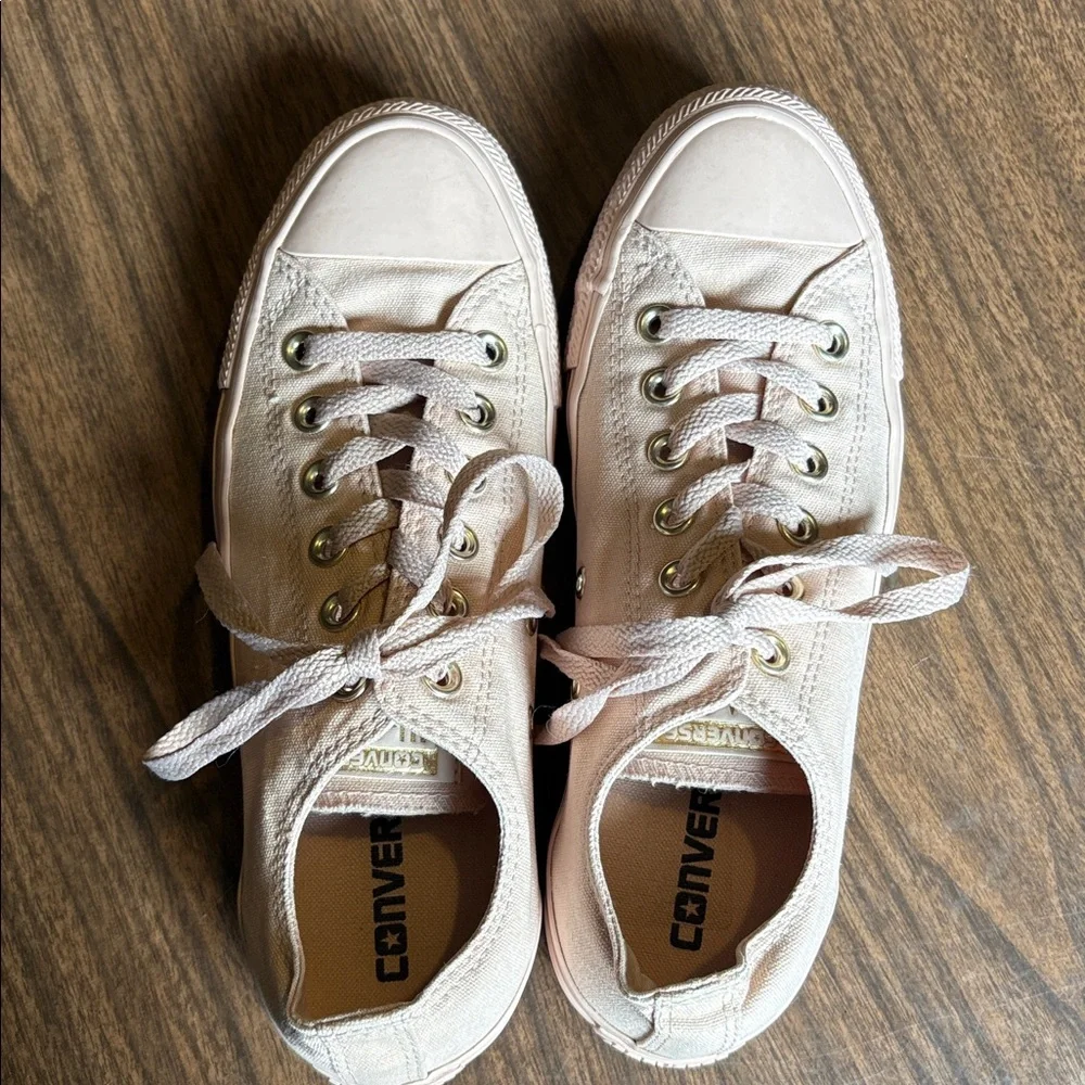 Converse Size 7.5 Pale Pink Low Top Sneakers Shoes